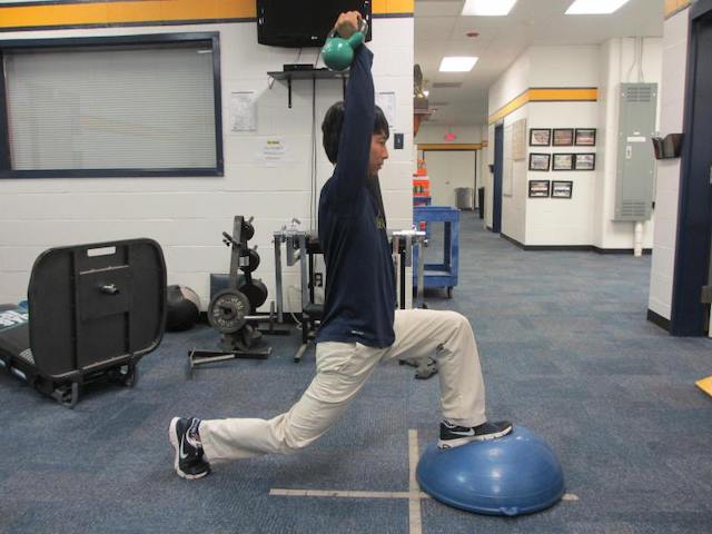 BOSU-forward-lunge-press